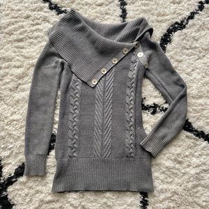 [guess] gret cold shoulder sweater